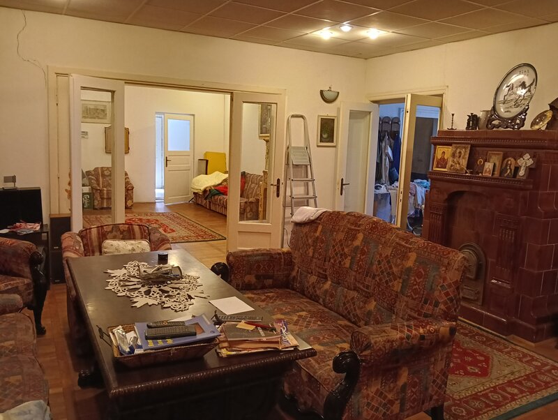Peris, central in zona Primariei, stradal