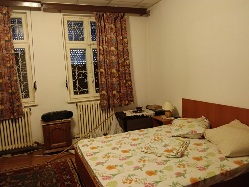 Peris, central in zona Primariei, stradal