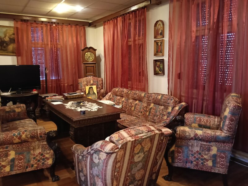 Peris, central in zona Primariei, stradal