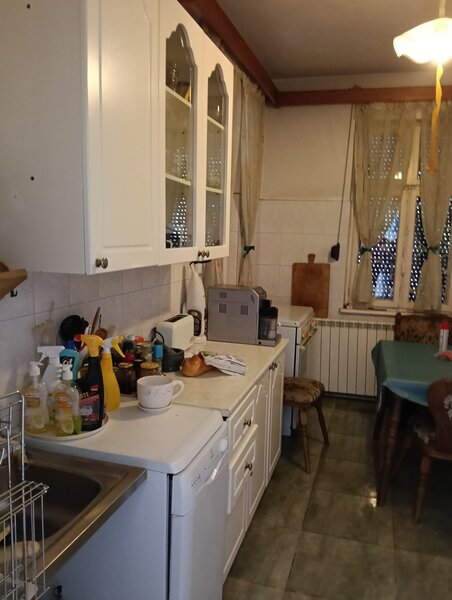 Peris, central in zona Primariei, stradal