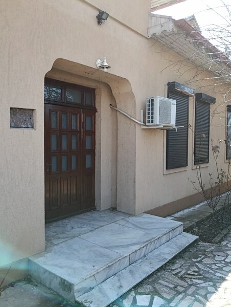 Peris, central in zona Primariei, stradal