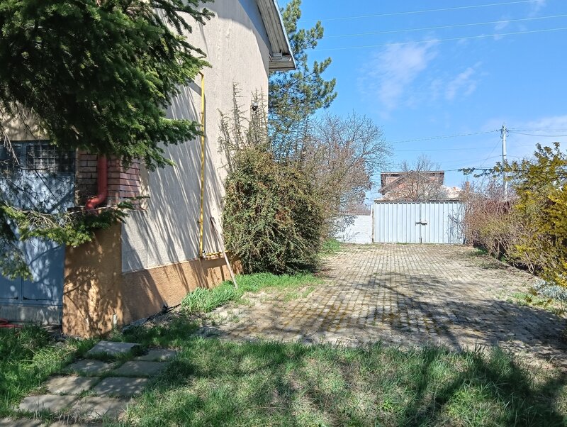 Peris, central in zona Primariei, stradal