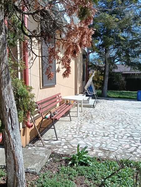 Peris, central in zona Primariei, stradal